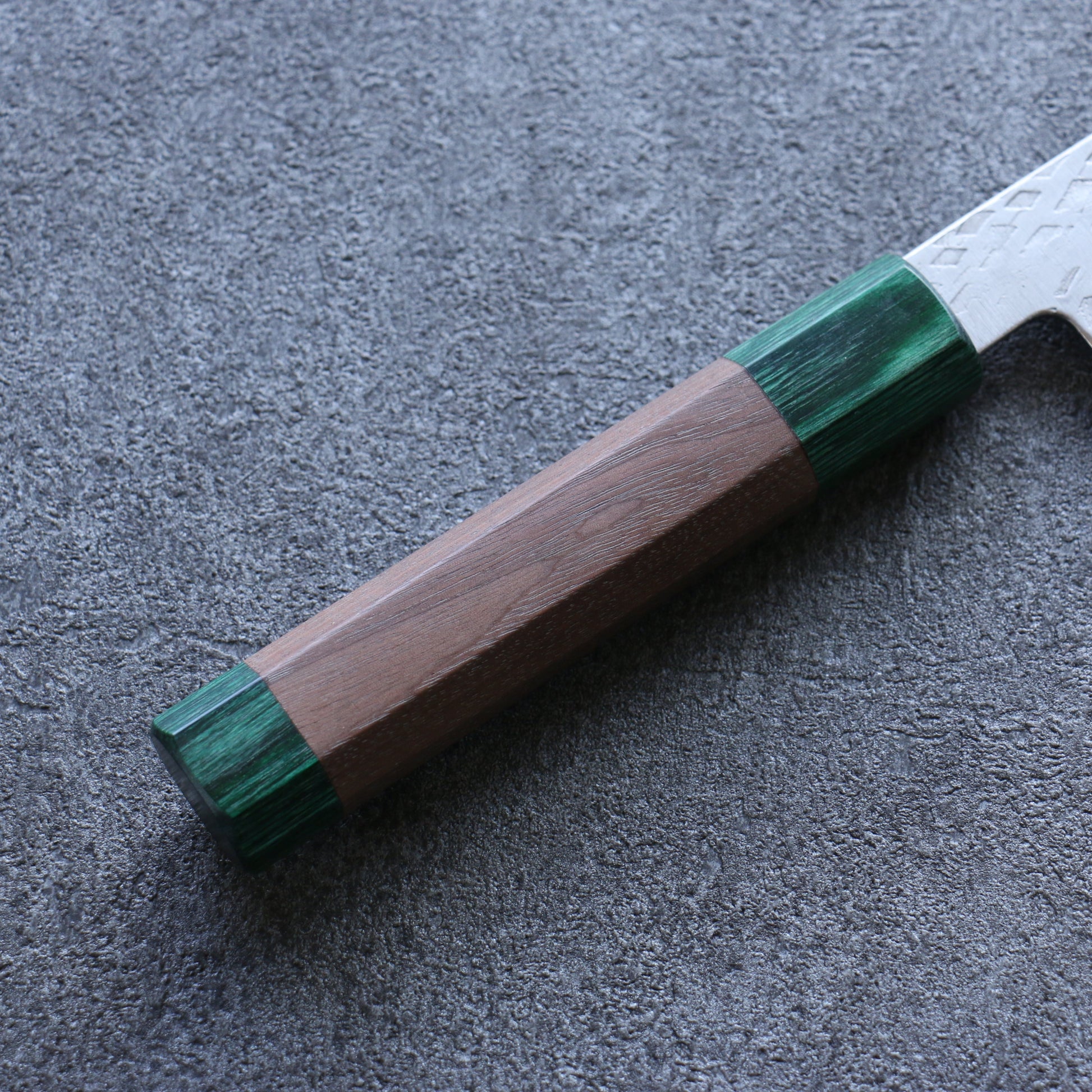 清助 銀三鋼 鎚目 牛刀包丁  210mm ウォルナット (両側緑口輪)柄 - 清助刃物