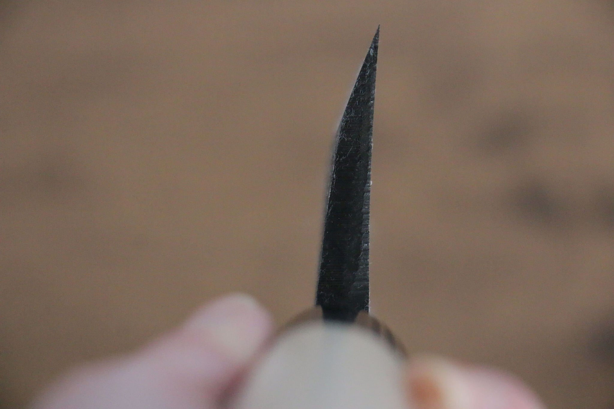 堺 孝行 白鋼 黒打 一登竜門の彫刻入り 出刃包丁  210mm 朴柄 - 清助刃物