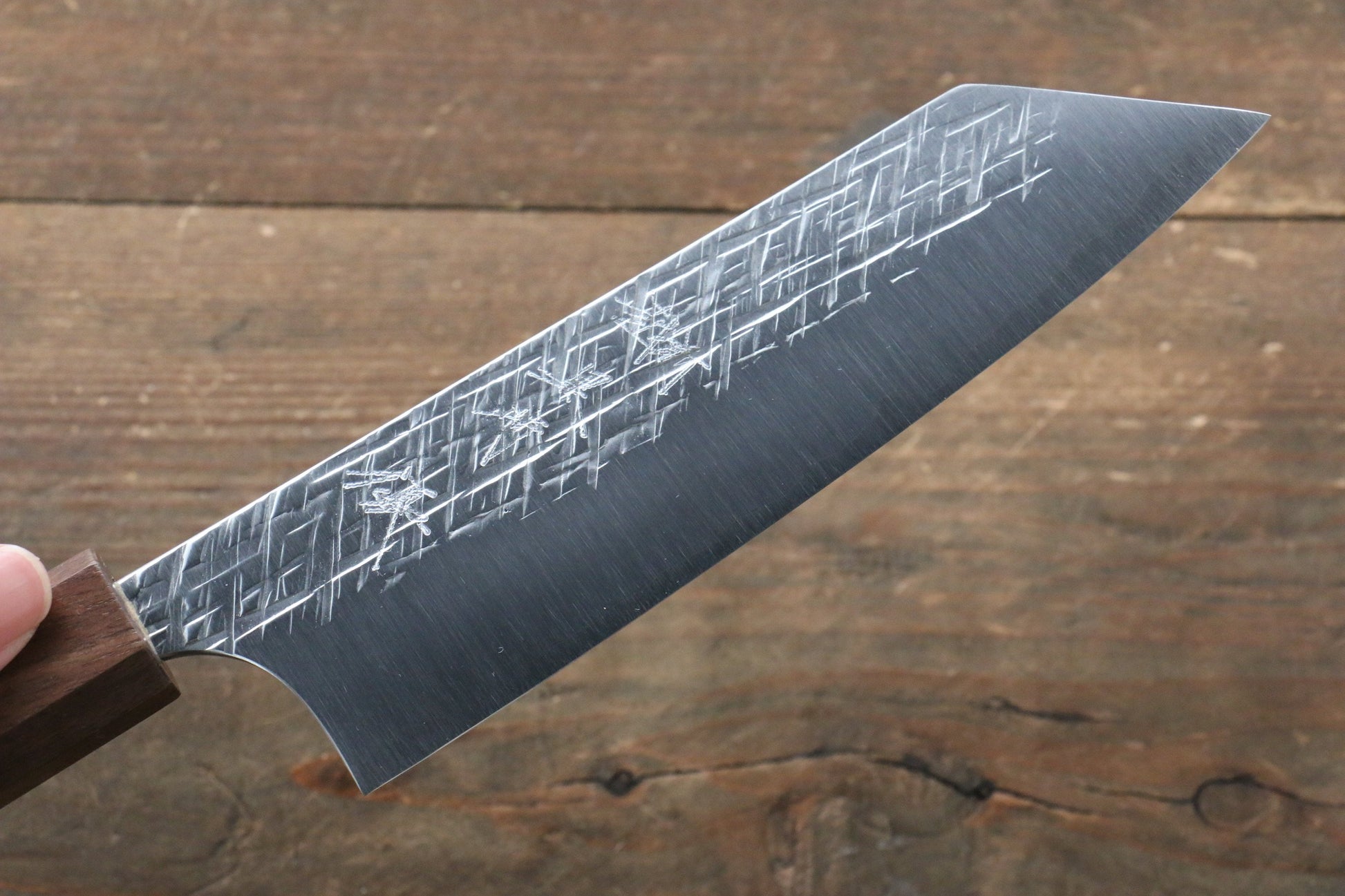 黒崎 優 雷神 コバルトスペシャル鋼 鎚目 文化包丁  165mm ウォルナット柄 - 清助刃物