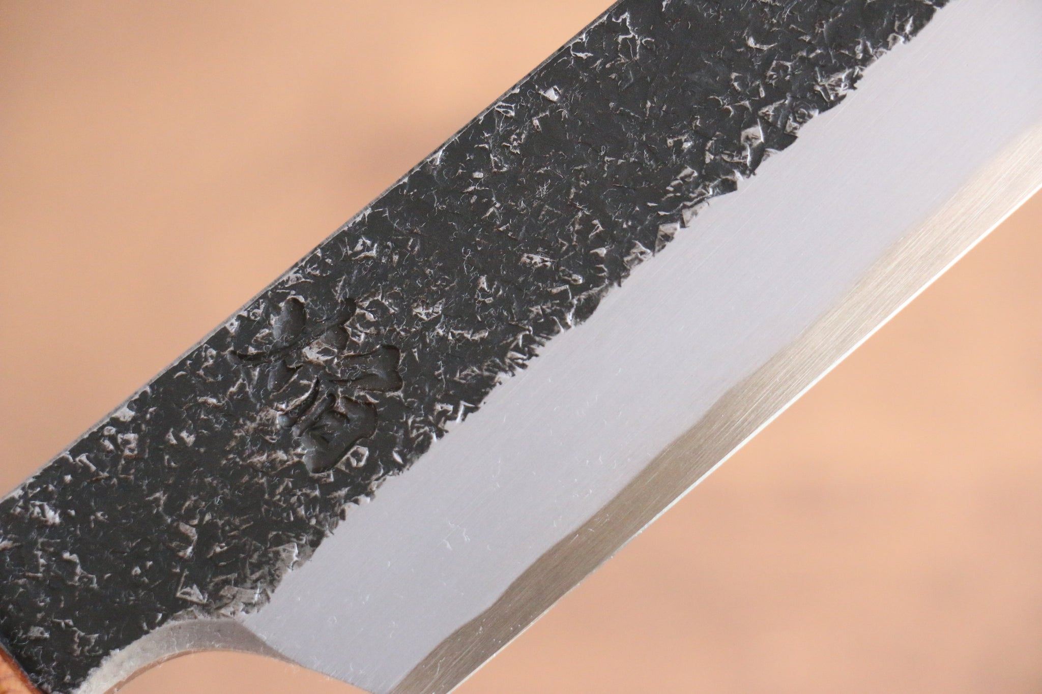 堺 孝行 焔紅蓮 飛燕 青ニ鋼 黒打 鎚目 剣型柳刃包丁  300mm 樫焼柄 - 清助刃物