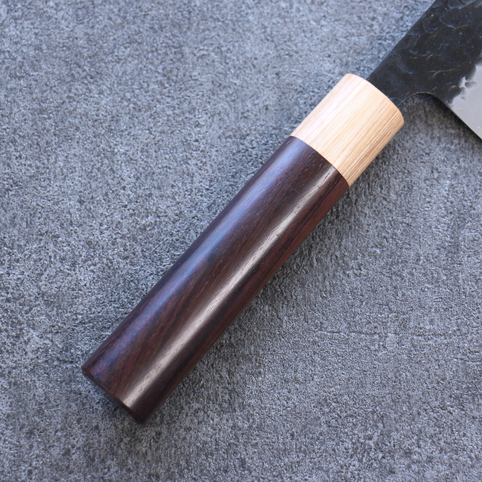 清助 紫檀 青スーパー鋼 鎚目 黒打 牛刀包丁  210mm 紫檀柄 - 清助刃物