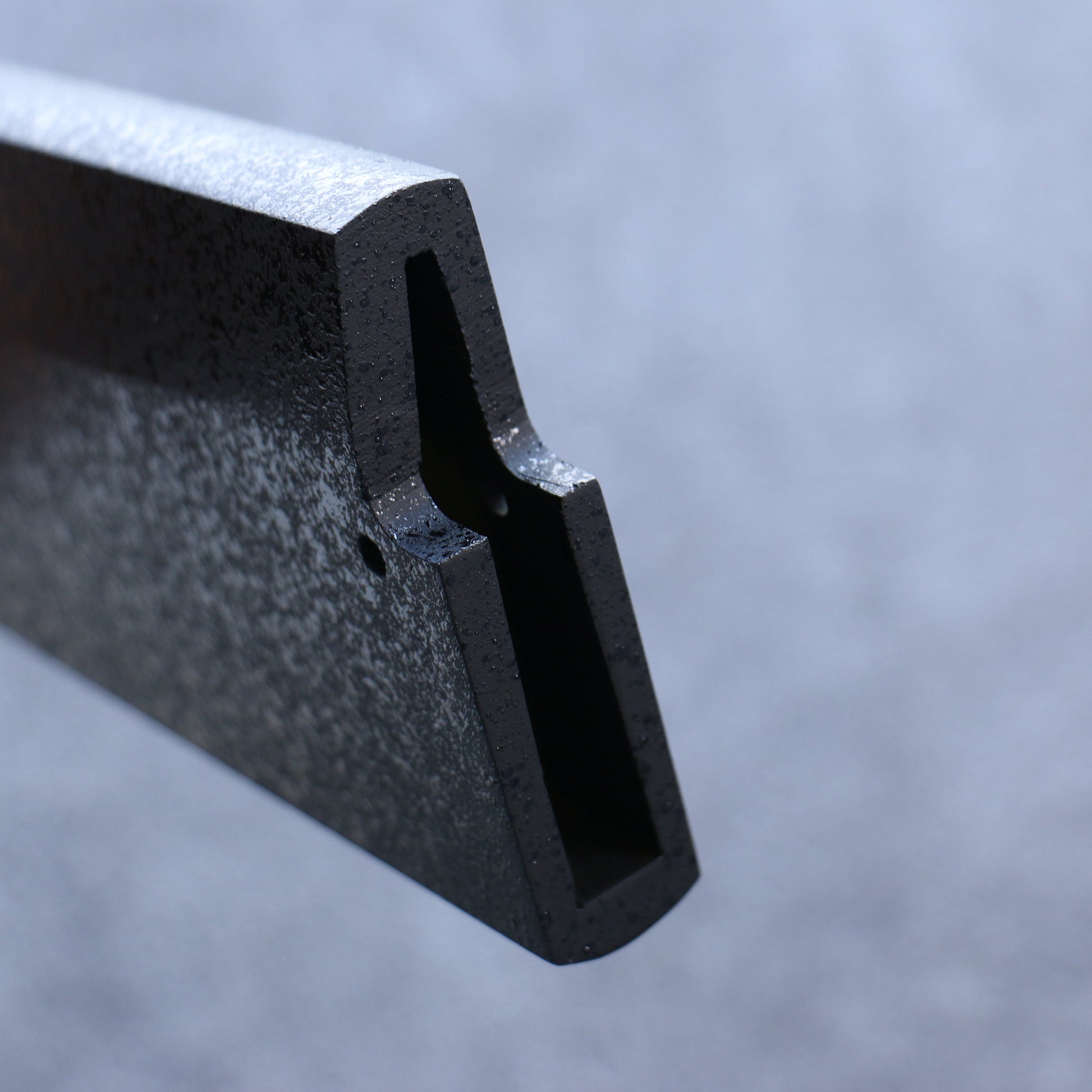 黒石目 朴 鞘 240mm 出刃包丁用 合板ピン付き 金子 - 清助刃物