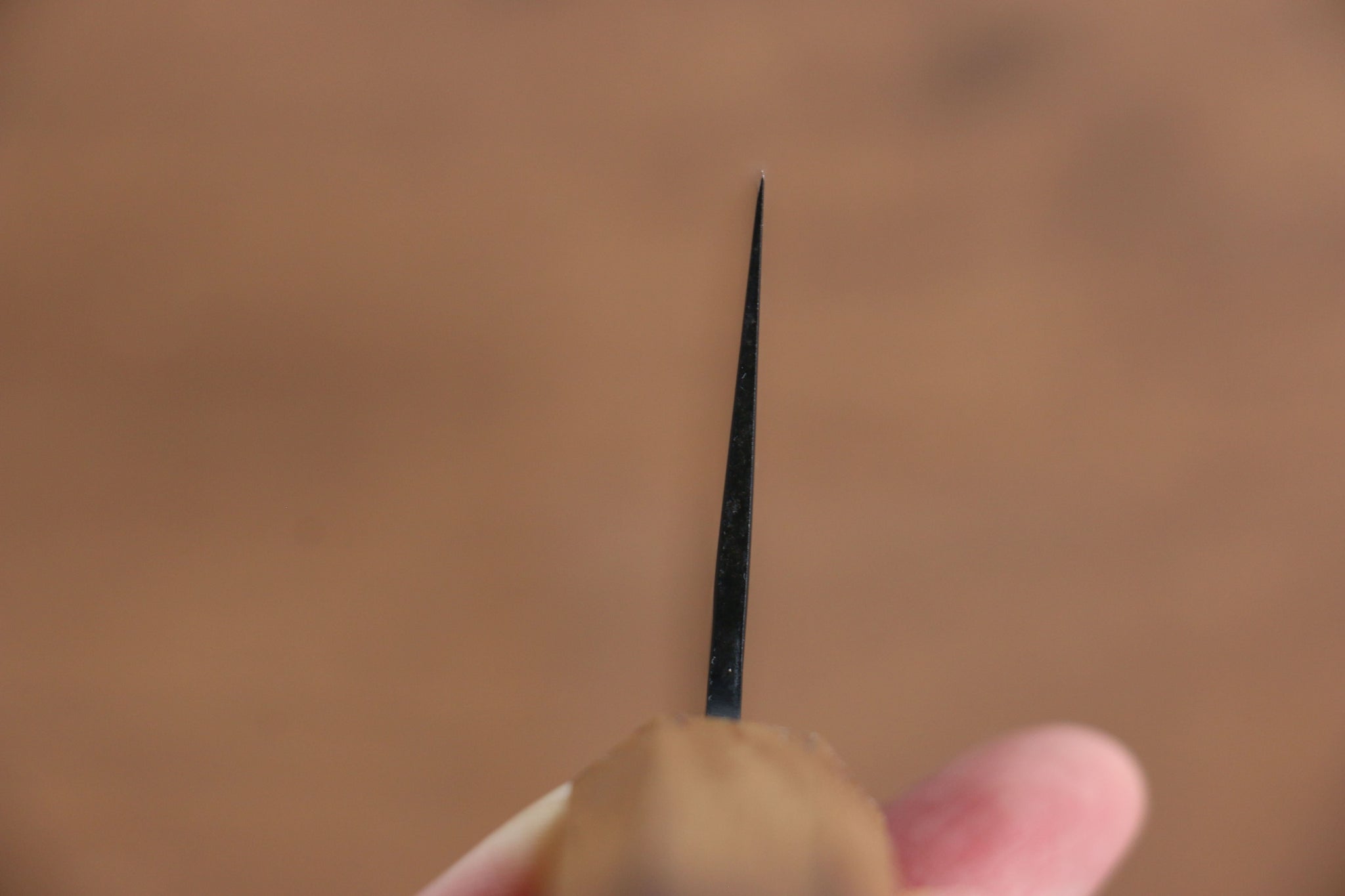 堺 孝行 黒影 V金10号 鎚目 テフロン加工 牛刀包丁  240mm 樫焼柄 - 清助刃物