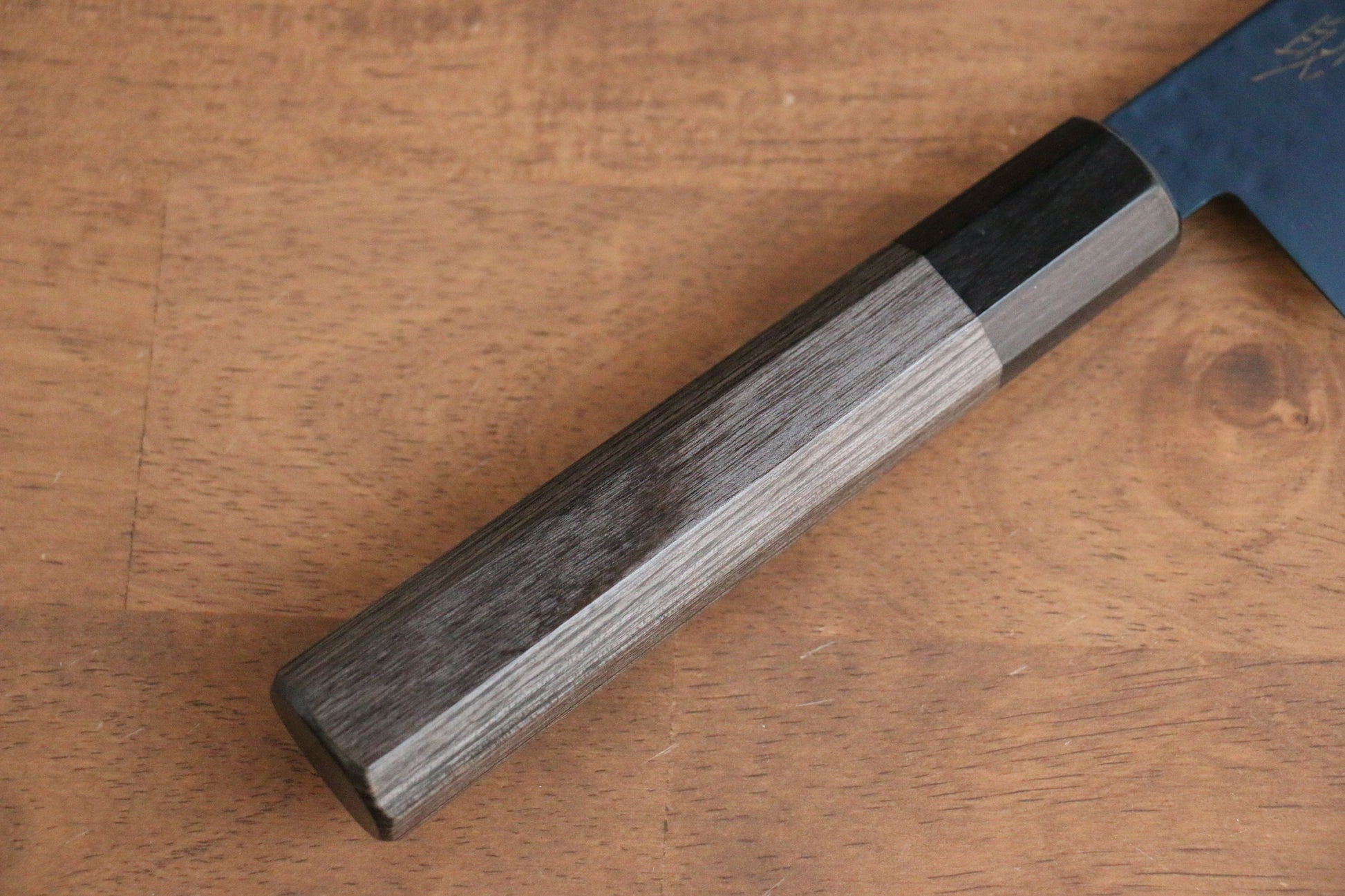 清助 SK-85鋼 イオンプレーティング 鎚目 牛刀包丁  210mm グレー合板柄 - 清助刃物