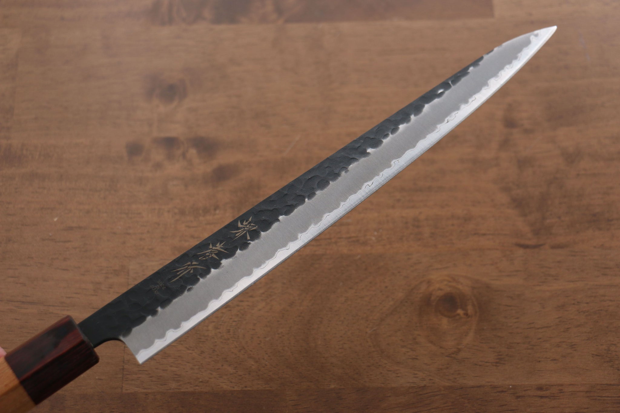 堺 孝行 青スーパー鋼 鎚目 黒仕上げ 筋引包丁  240mm ケヤキ柄 - 清助刃物